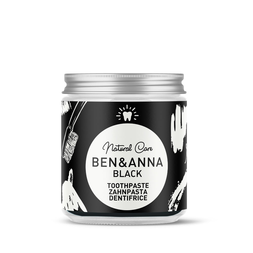 Vier Zahnpasta im schwarzen Glas von BEN&ANNA, natürliche Zahnpflege in stilvollem Design, perfekt für umweltbewusste Nutzer