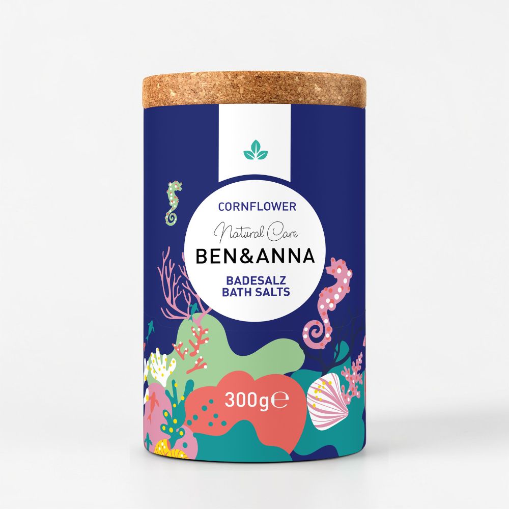 Badesalz mit Kornblumenblüten von BEN&ANNA, entspannendes Badezusatz mit blumigem Duft und blauer Kornblume auf Verpackung