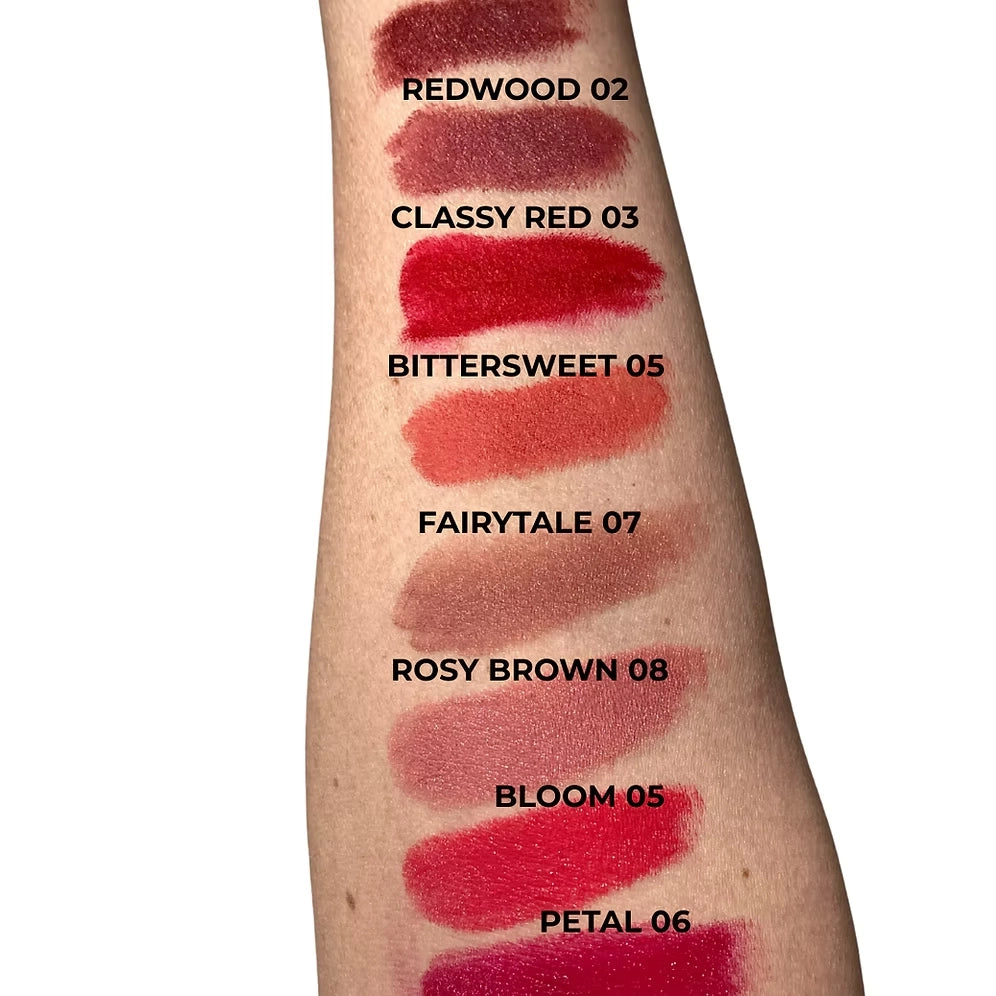 BeautyMadeEasy BLOOM 05 Glossy Lippenstift in Papertube, cremige Textur, elegant Verpackung, sichtbar in der Abbildung