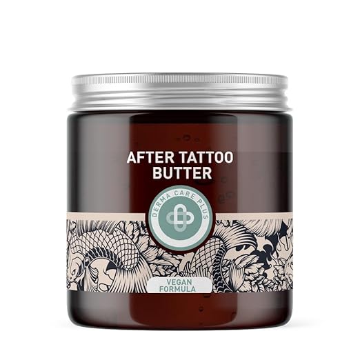 Vegane Tattoo-Pflege mit Panthenol und Vitaminen A, C, E von BEN&ANNA, zeigt die After Tattoo Butter in einer offenen Verpackung.