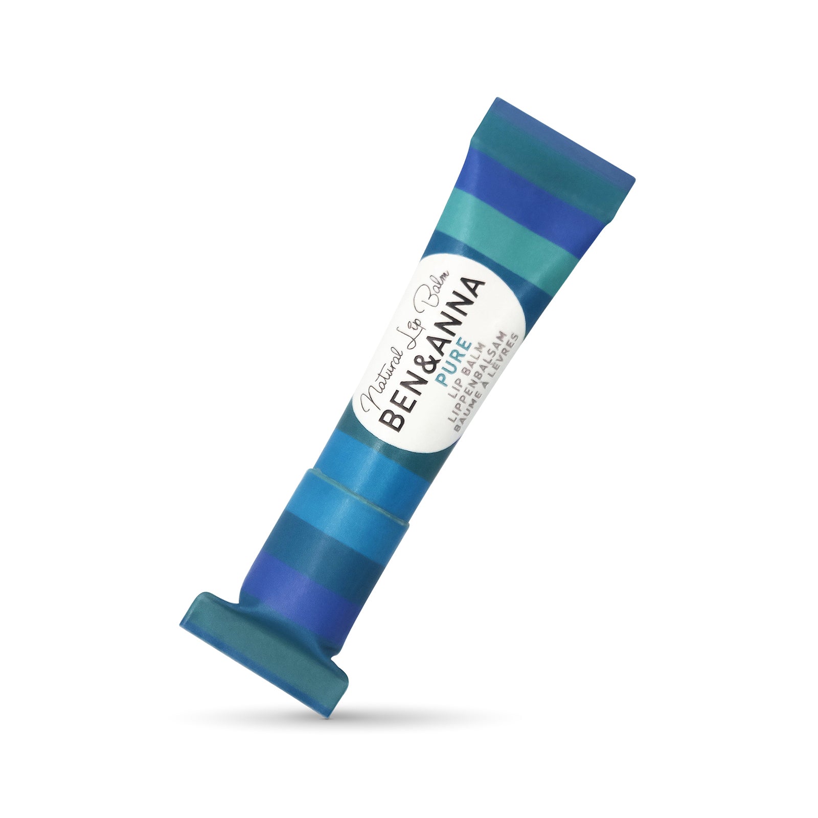 Ben&ANNA Natural Lippenbalsam Pure in Stiftform, schräg fotografiert, zeigt pflegenden Lippenbalsam in natürlicher Verpackung