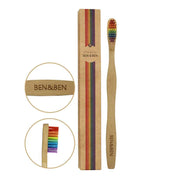 Ben&Ben EQUALITY Zahnbürste mit weißen Borsten und ergonomischem Griff, ideal für nachhaltige Zahnpflege.