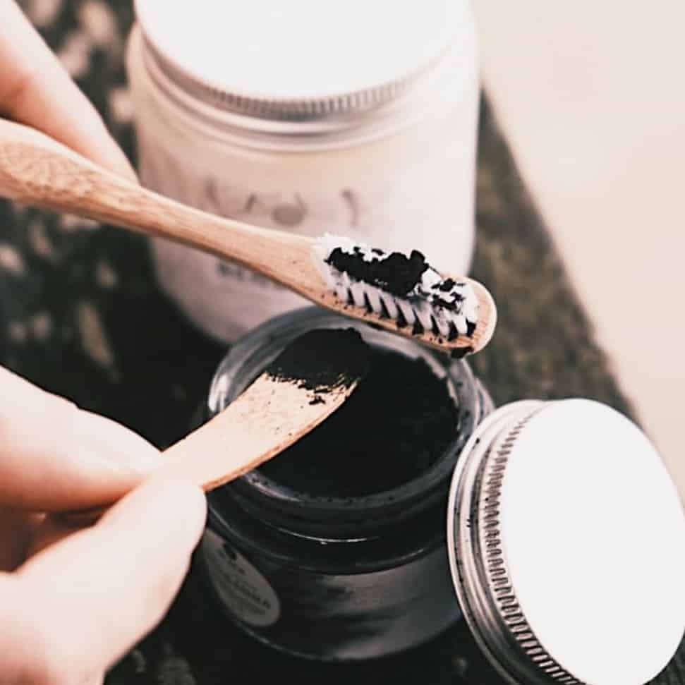 Ben & Anna ZAHNPUDER – BLACK - HYDONIS - Premium Drogerie